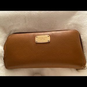 Michael Kors Jet Travel Large Wallet